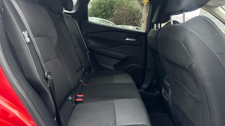 Nissan Qashqai 1.3 DiG-T MH N-Connecta 5dr Petrol Hatchback